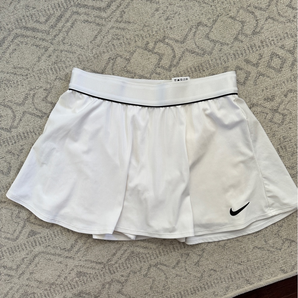 Cute Nike Tennis or Golf Skort/Skirt White Size M